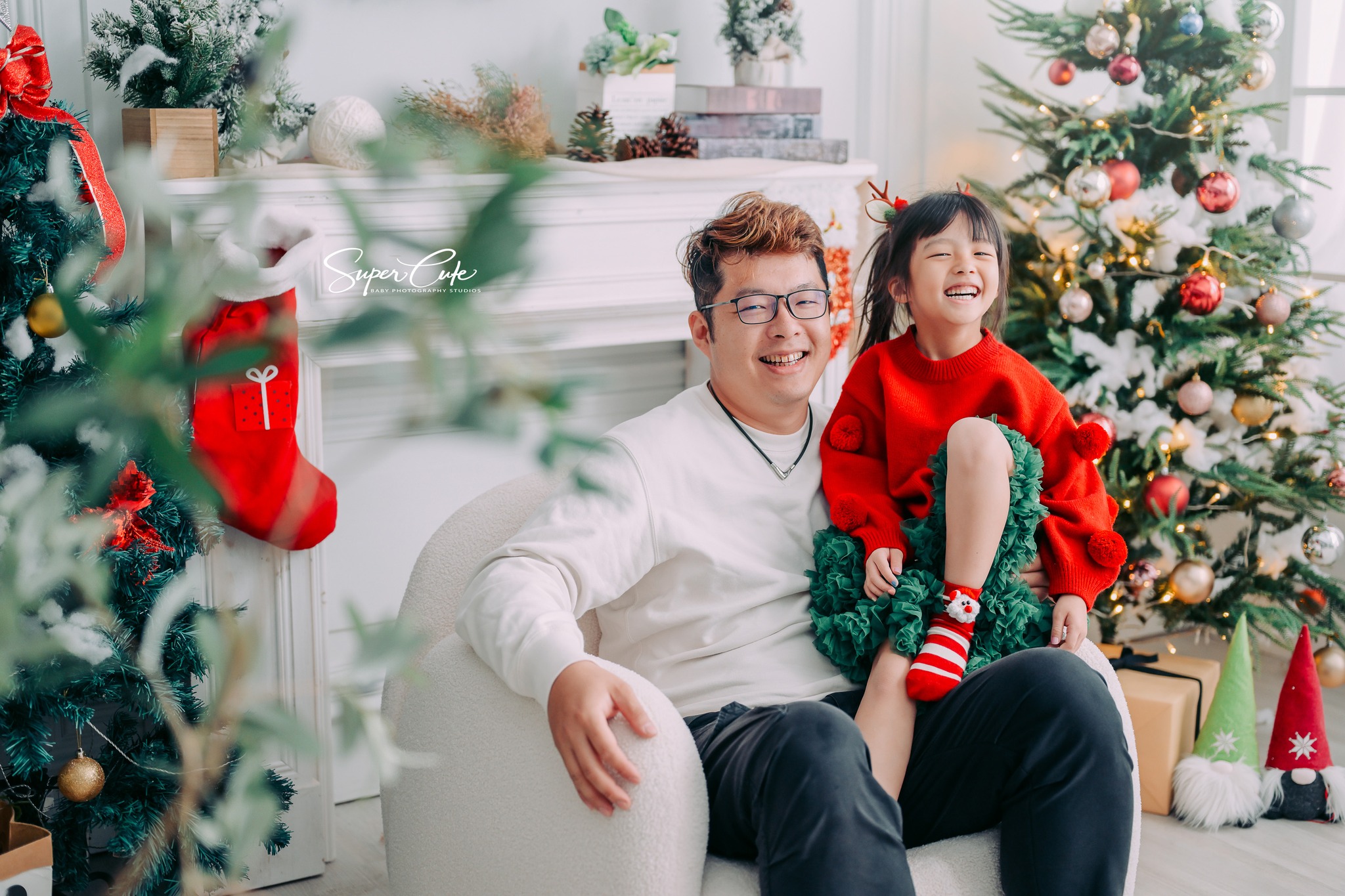 新竹兒童寫真推薦|寶寶親子全家福攝影首選,留下孩子最美笑容 14 兒童攝影現場互動引導情境照,新竹寶寶寫真自然笑容特寫,新竹親子全家福攝影推薦,新竹兒童寫真拍攝過程互動花絮,兒童寫真,親子寫真,新竹推薦,親子寫真