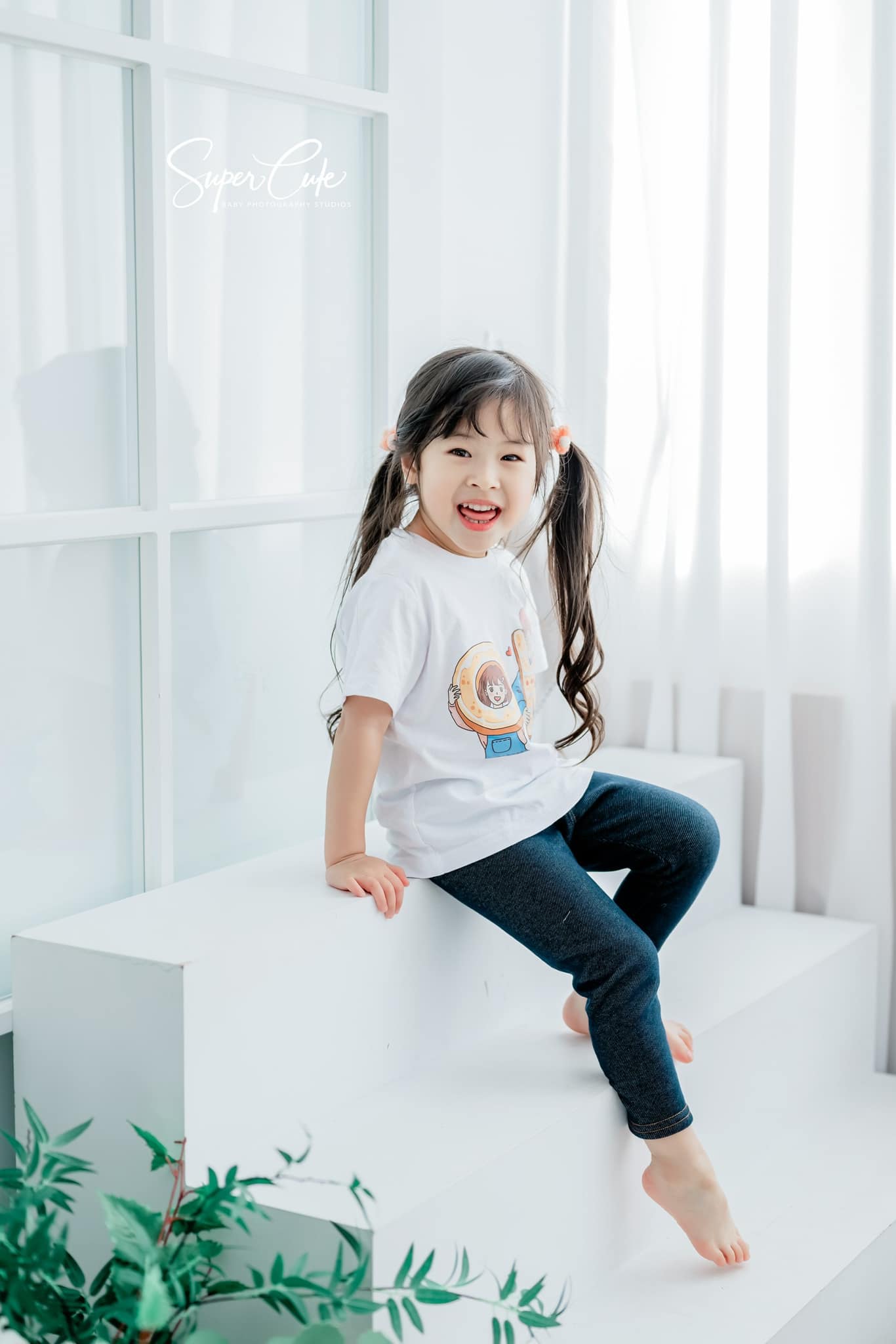 新竹兒童寫真推薦|寶寶親子全家福攝影首選,留下孩子最美笑容 2 兒童攝影現場互動引導情境照,新竹寶寶寫真自然笑容特寫,新竹親子全家福攝影推薦,新竹兒童寫真拍攝過程互動花絮,兒童寫真,親子寫真,新竹推薦,親子寫真