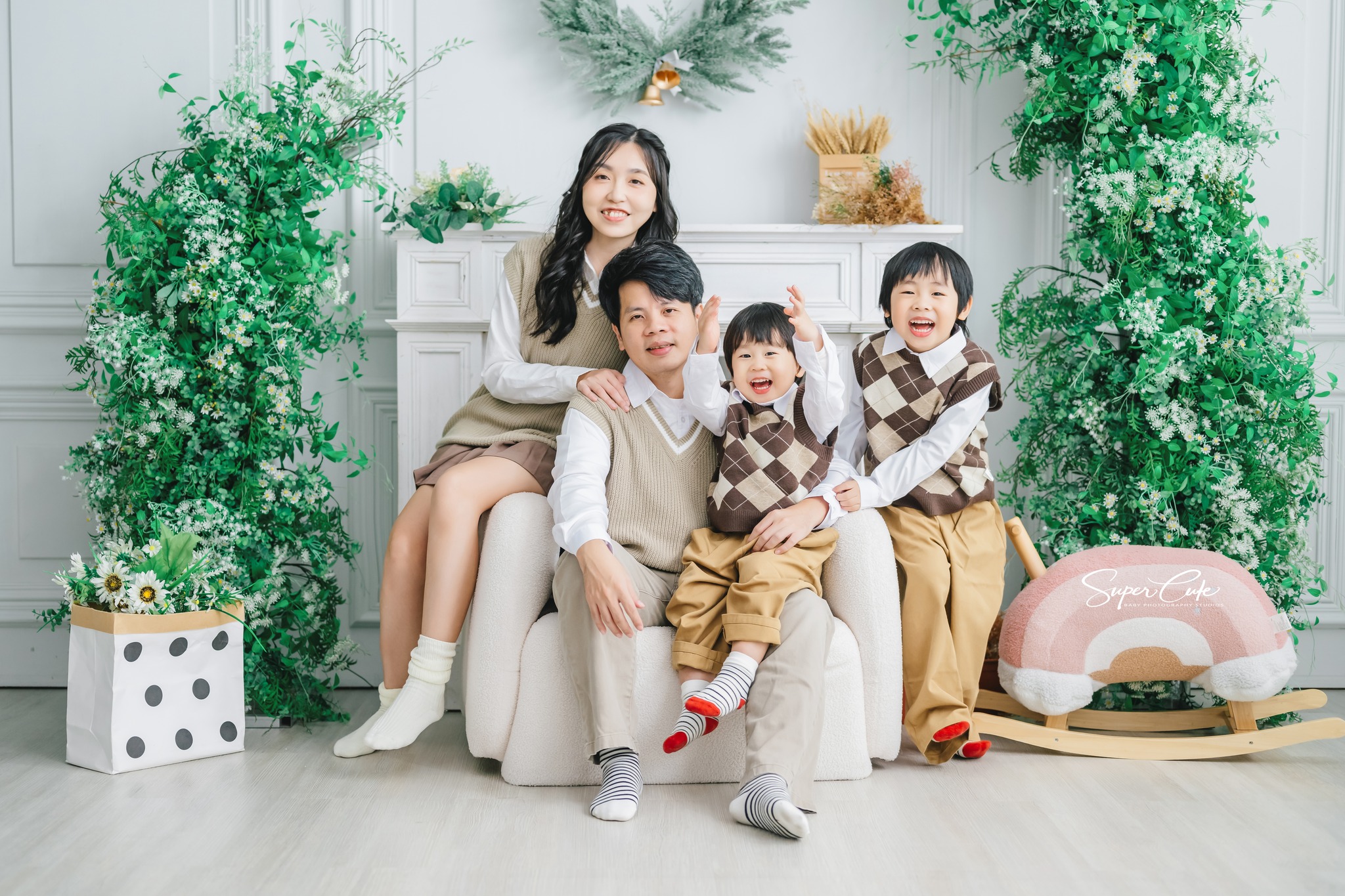 新竹兒童寫真推薦|寶寶親子全家福攝影首選,留下孩子最美笑容 27 兒童攝影現場互動引導情境照,新竹寶寶寫真自然笑容特寫,新竹親子全家福攝影推薦,新竹兒童寫真拍攝過程互動花絮,兒童寫真,親子寫真,新竹推薦,親子寫真